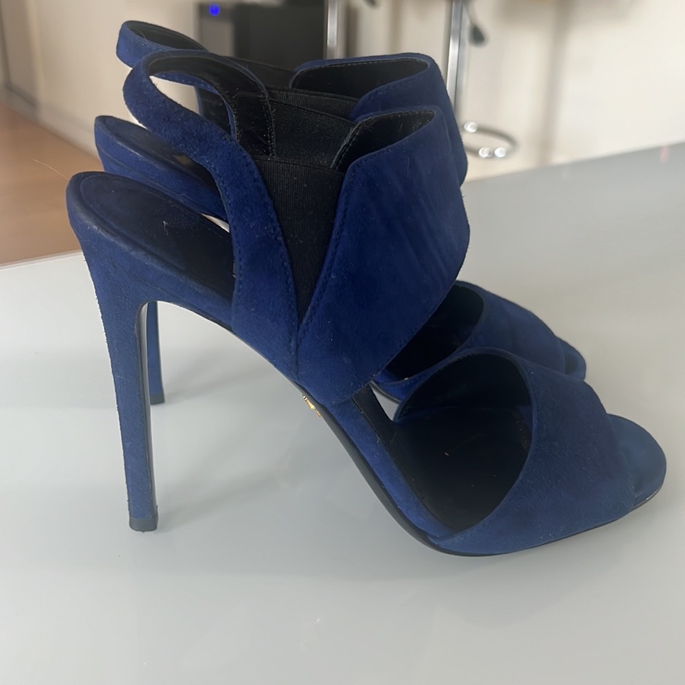Prada heels 39 size in a very good condition